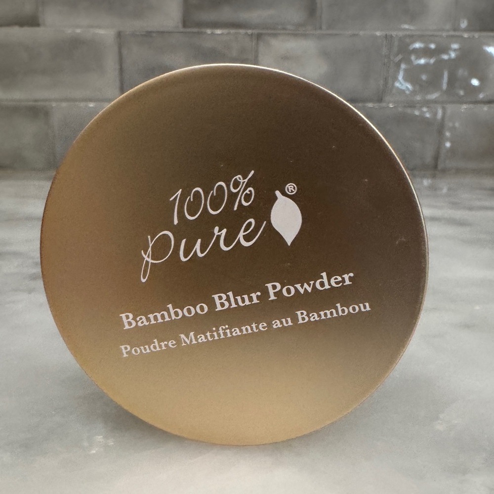 100% Pure Bamboo Blur Powder - Translucent in Rose Gold Compact
